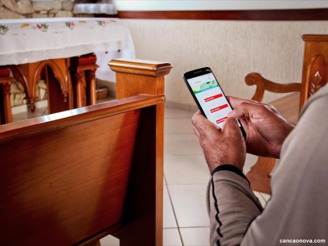 Utilizar celular dentro da igreja?